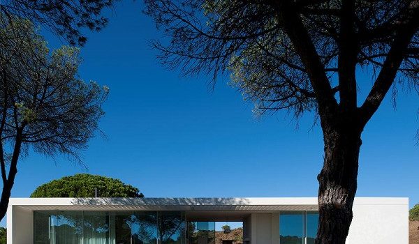 Casa Melide volumen minimalista en el Alentejo portugués #arquitectura #design